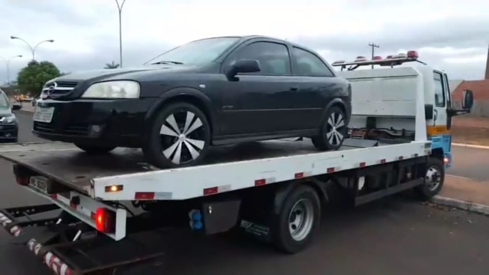 CASO PELE NEGRA: Polícia encontra carro usado por atirador da tabacaria CASO PELE NEGRA: Polícia encontra carro usado por atirador da tabacaria