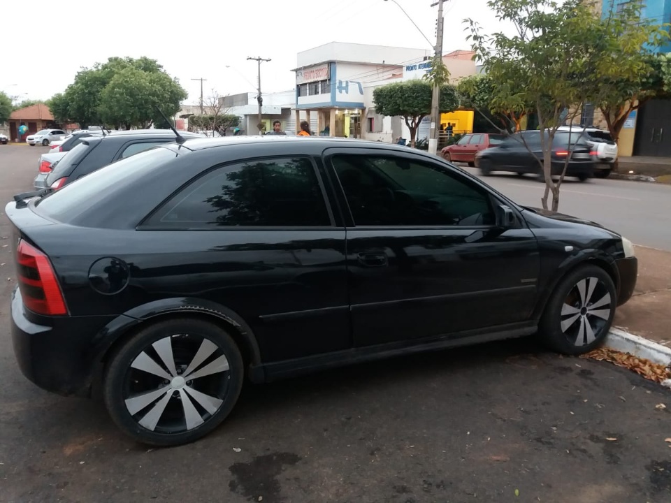 CASO PELE NEGRA: Polícia encontra carro usado por atirador da tabacaria CASO PELE NEGRA: Polícia encontra carro usado por atirador da tabacaria