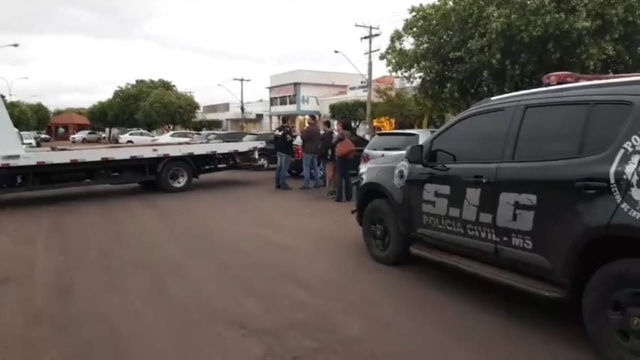 CASO PELE NEGRA: Polícia encontra carro usado por atirador da tabacaria CASO PELE NEGRA: Polícia encontra carro usado por atirador da tabacaria