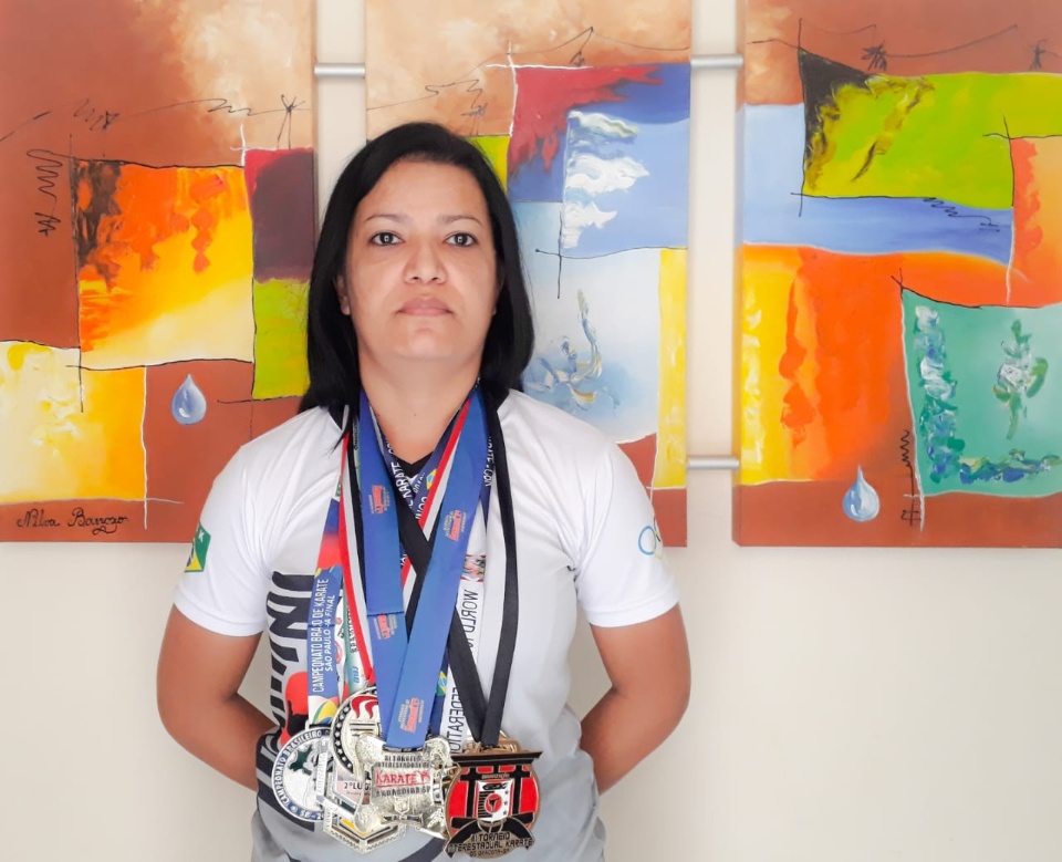 Multicampeã, primeira três-lagoense faixa-preta de karatê começou a treinar aos 30 anos Multicampeã, primeira três-lagoense faixa-preta de karatê começou a treinar aos 30 anos