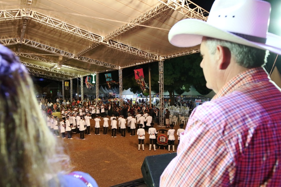 Abertura oficial da Festa do Folclore é abrilhantada pela Banda Cristo Redentor e Boi Bumbá