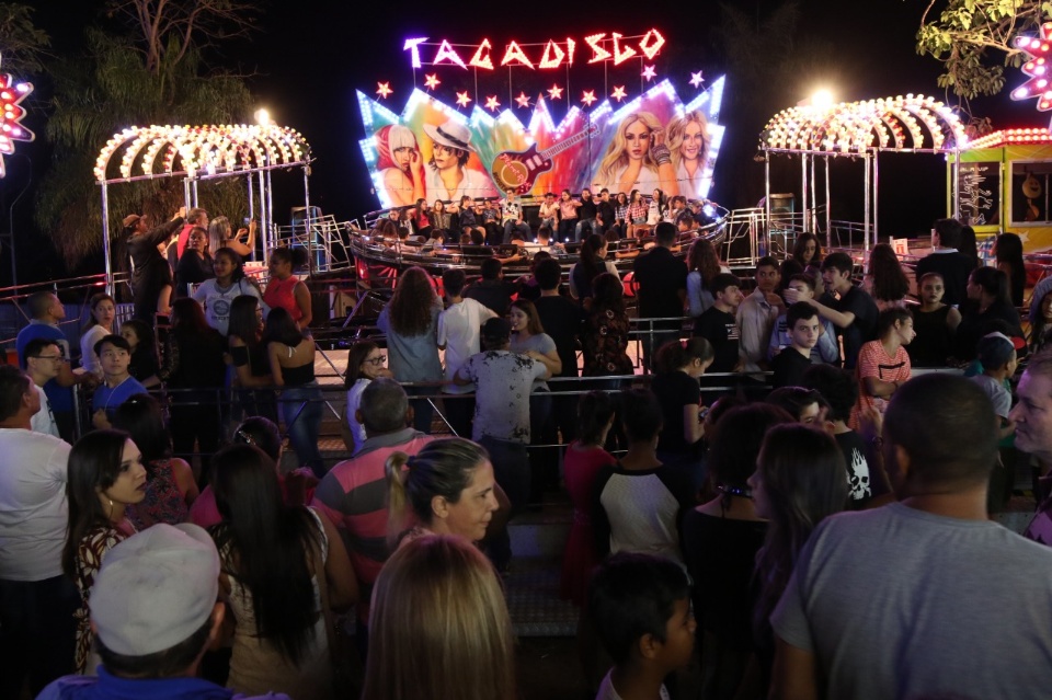 População prestigiou e aplaudiu a 30ª Festa do Folclore de Três Lagoas População prestigiou e aplaudiu a 30ª Festa do Folclore de Três Lagoas