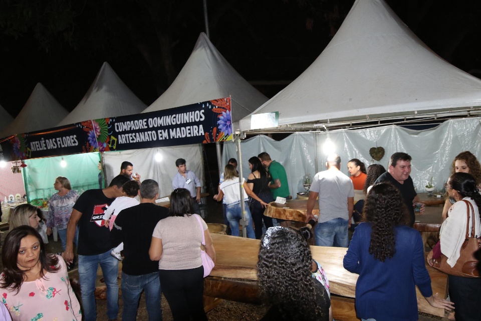População prestigiou e aplaudiu a 30ª Festa do Folclore de Três Lagoas População prestigiou e aplaudiu a 30ª Festa do Folclore de Três Lagoas