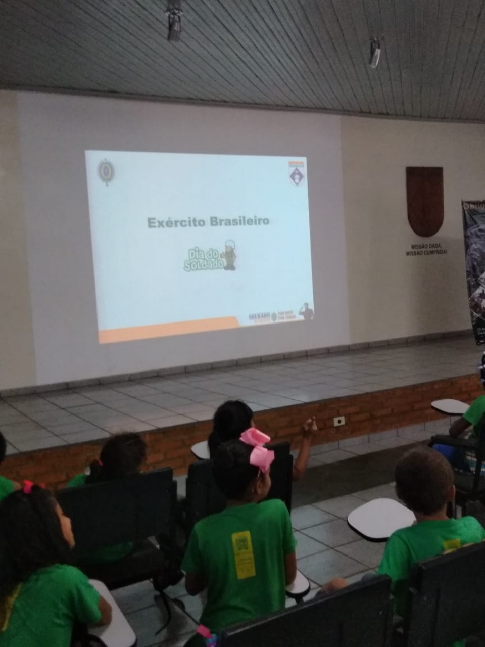 Alunos da escola Afonso Pena visitam Artilharia Antiaérea de Três Lagoas Alunos da escola Afonso Pena visitam Artilharia Antiaérea de Três Lagoas