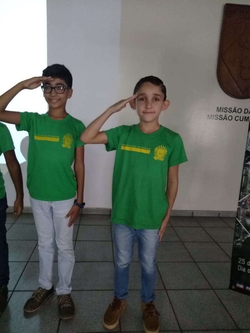 Alunos da escola Afonso Pena visitam Artilharia Antiaérea de Três Lagoas Alunos da escola Afonso Pena visitam Artilharia Antiaérea de Três Lagoas