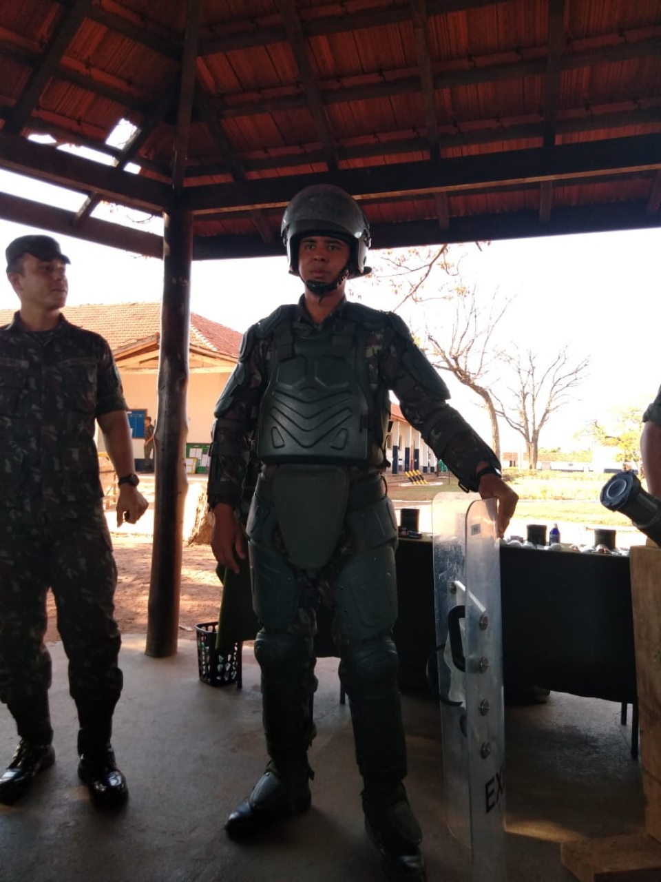 Alunos da escola Afonso Pena visitam Artilharia Antiaérea de Três Lagoas Alunos da escola Afonso Pena visitam Artilharia Antiaérea de Três Lagoas