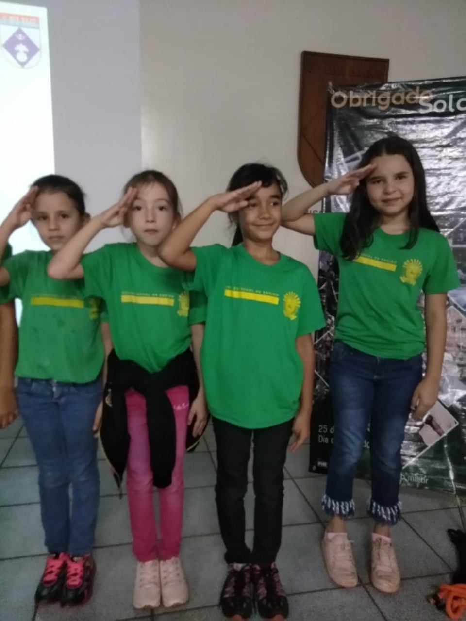 Alunos da escola Afonso Pena visitam Artilharia Antiaérea de Três Lagoas Alunos da escola Afonso Pena visitam Artilharia Antiaérea de Três Lagoas