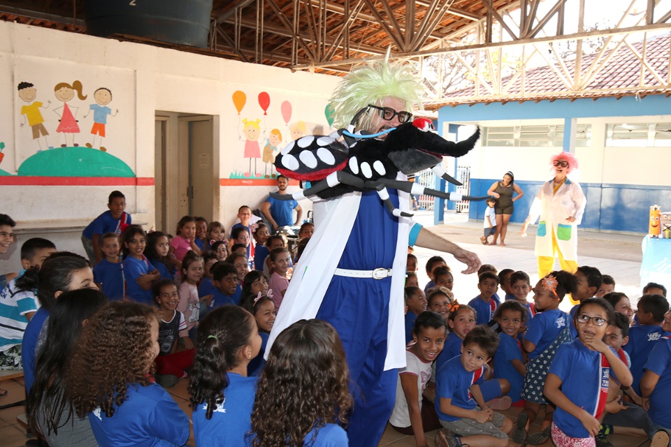 E.M. “Parque São Carlos” recebe apresentação do grupo “Diverte Teatro Viajante” E.M. “Parque São Carlos” recebe apresentação do grupo “Diverte Teatro Viajante”