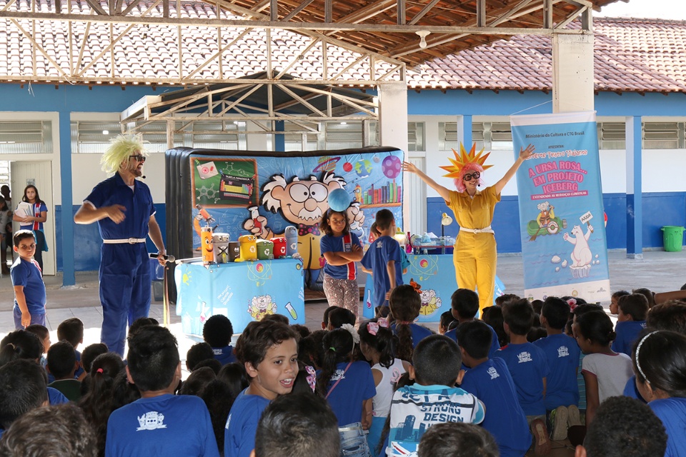 E.M. “Parque São Carlos” recebe apresentação do grupo “Diverte Teatro Viajante” E.M. “Parque São Carlos” recebe apresentação do grupo “Diverte Teatro Viajante”