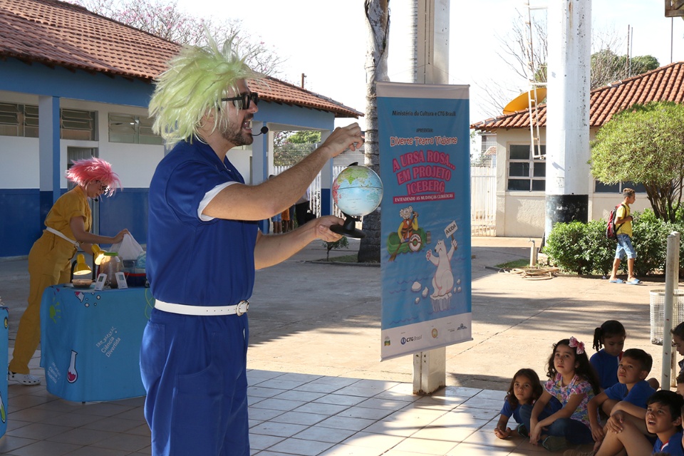 E.M. “Parque São Carlos” recebe apresentação do grupo “Diverte Teatro Viajante” E.M. “Parque São Carlos” recebe apresentação do grupo “Diverte Teatro Viajante”