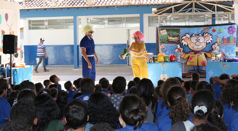 E.M. “Parque São Carlos” recebe apresentação do grupo “Diverte Teatro Viajante”