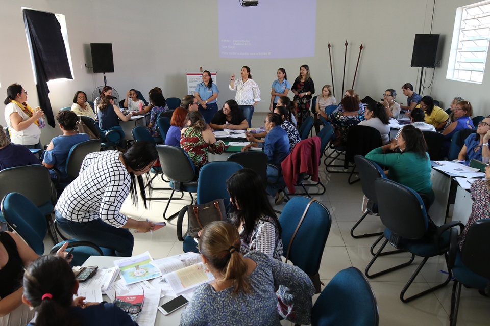 SEMEC de Três Lagoas realiza reunião para escolha do livro didático que será usado na REME SEMEC de Três Lagoas realiza reunião para escolha do livro didático que será usado na REME
