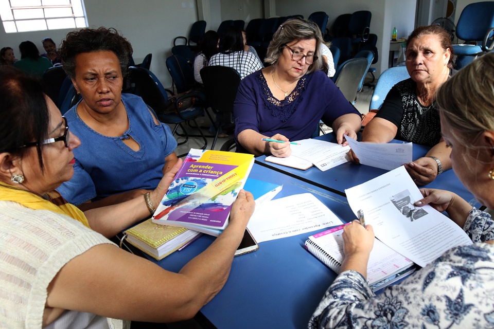 SEMEC de Três Lagoas realiza reunião para escolha do livro didático que será usado na REME SEMEC de Três Lagoas realiza reunião para escolha do livro didático que será usado na REME