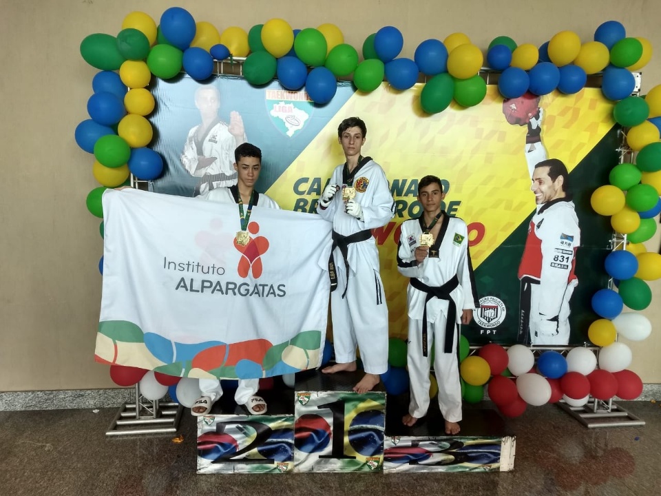 Equipe Três-Lagoense de Taekwondo volta cheia de medalhas do último Campeonato Brasileiro