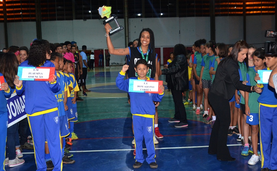 SEJUVEL homenageia atletas três-lagoenses classificados para os Jogos Brasileiros Escolares