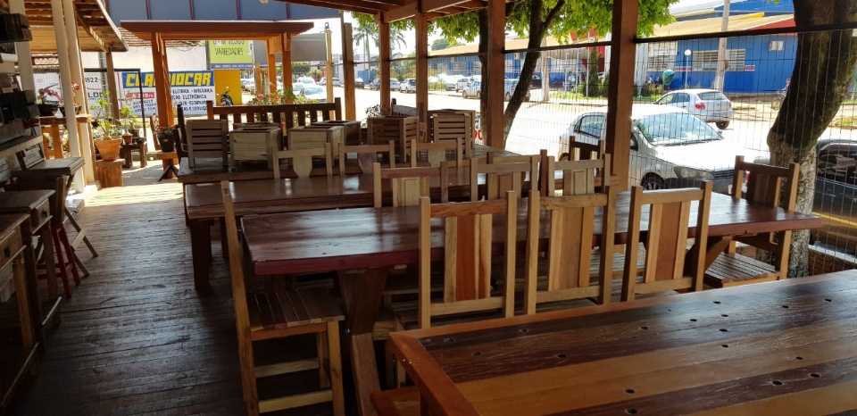 Mademinas se torna referência em madeiras para construção e decoração na região