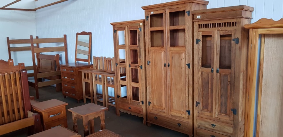 Mademinas se torna referência em madeiras para construção e decoração na região