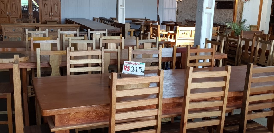 Mademinas se torna referência em madeiras para construção e decoração na região