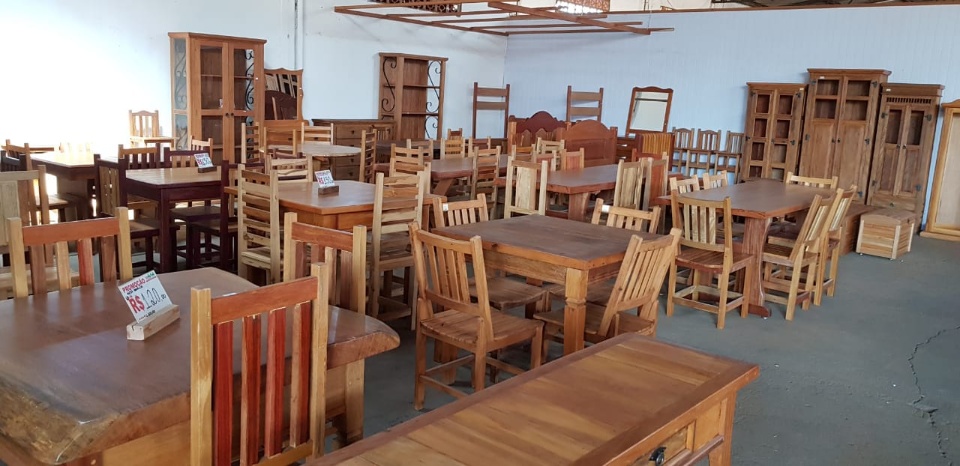 Mademinas se torna referência em madeiras para construção e decoração na região