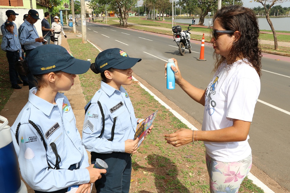 Diretoria de Trânsito e Patrulha Mirim realizam blitz educativa