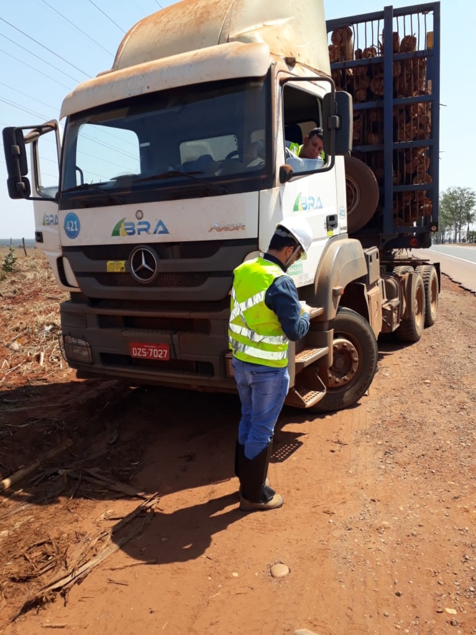 Segurança é a palavra-chave do transporte de madeira na região