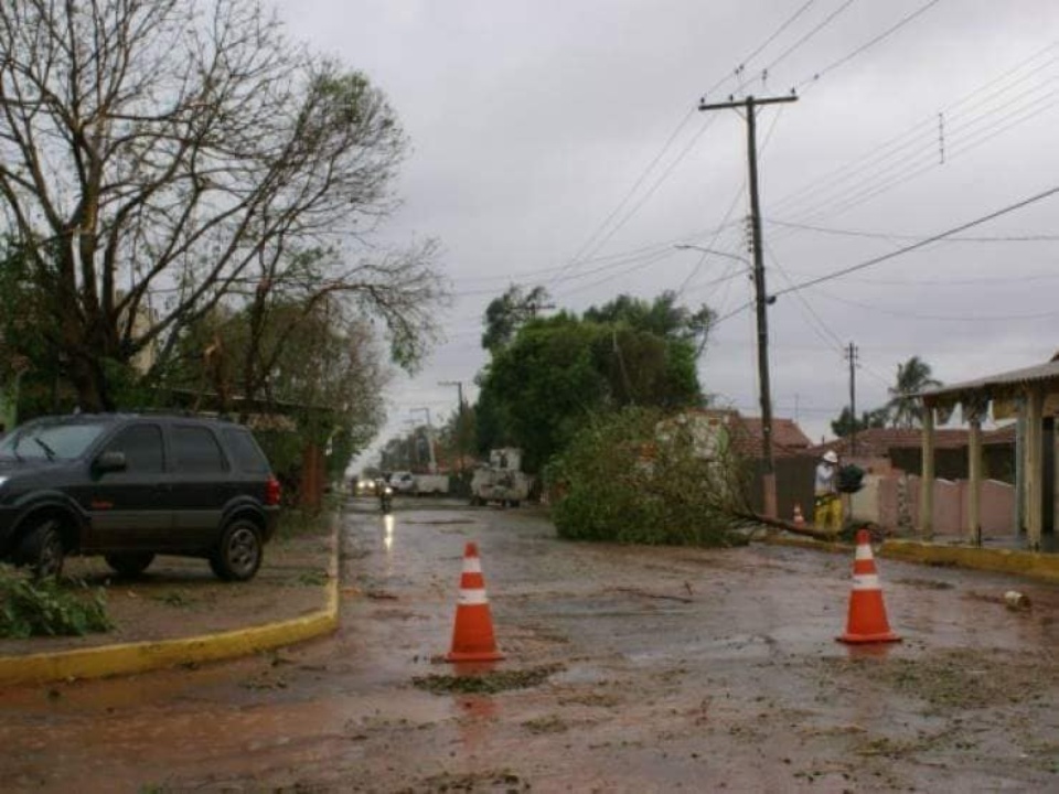 Oito anos após a maior tempestade que já atingiu Três Lagoas, cidade passa por novo período de instabilidade climática