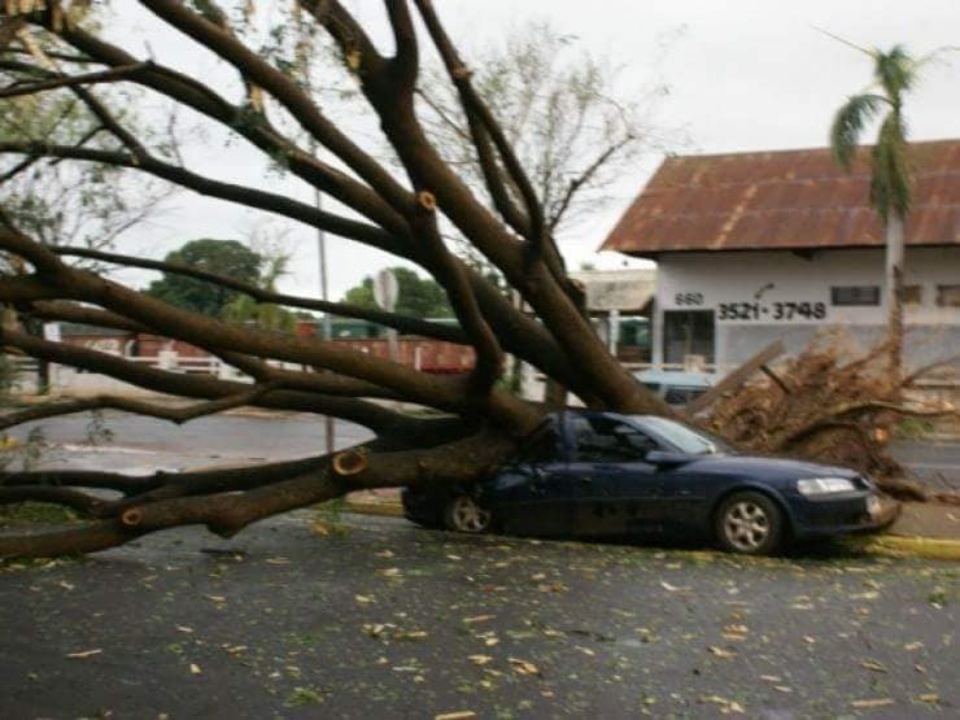 Oito anos após a maior tempestade que já atingiu Três Lagoas, cidade passa por novo período de instabilidade climática