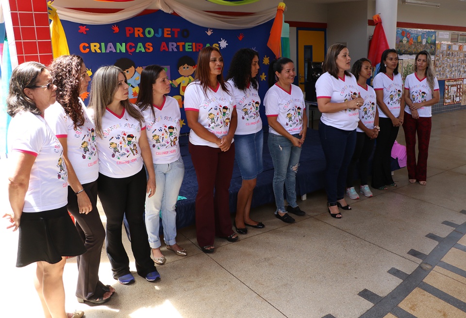 CEI “Neife Souza Lima” realiza exposição de desenhos e pinturas pelo Projeto “Crianças Arteiras” CEI “Neife Souza Lima” realiza exposição de desenhos e pinturas pelo Projeto “Crianças Arteiras”