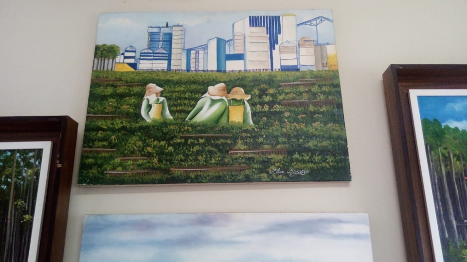 Celulose vira arte na mão de três-lagoenses Celulose vira arte na mão de três-lagoenses