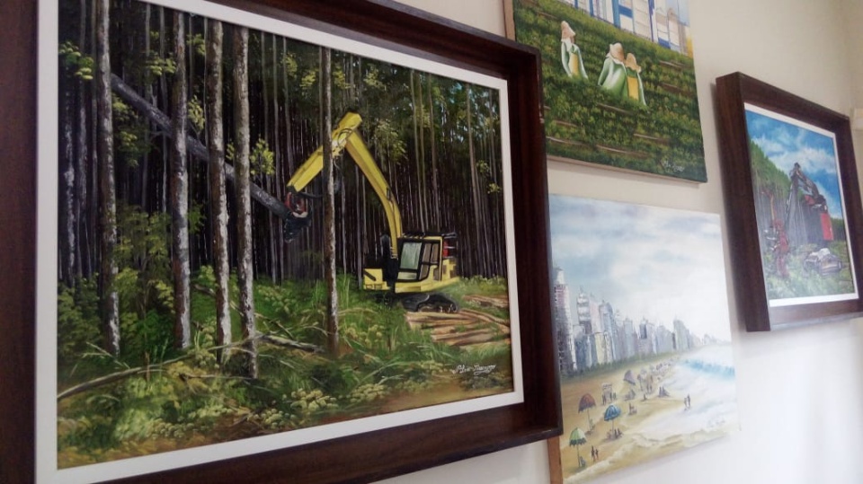Celulose vira arte na mão de três-lagoenses Celulose vira arte na mão de três-lagoenses