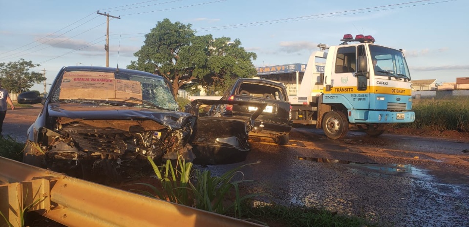 Motorista embriagado atropela motociclista, foge, causa outro acidente grave na BR e interdita rodovia por mais de duas horas Motorista embriagado atropela motociclista, foge, causa outro acidente grave na BR e interdita rodovia por mais de duas horas