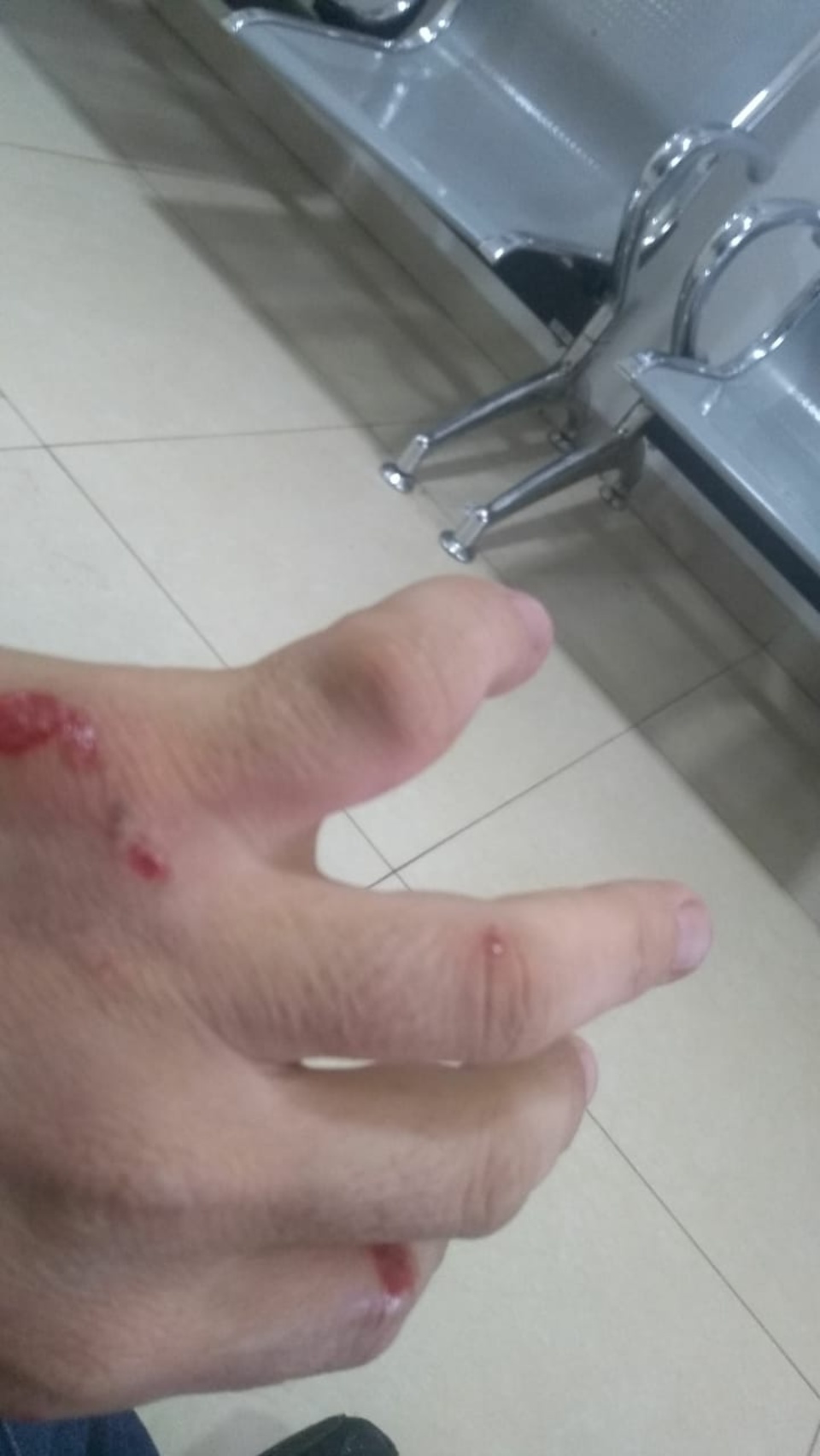 Idosa de 72 anos e o filho são agredidos por suposto autor que divulgou video de sexo em Três Lagoas Idosa de 72 anos e o filho são agredidos por suposto autor que divulgou video de sexo em Três Lagoas