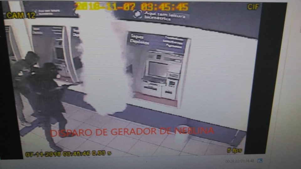 Terror em Chapadão do Sul: bandidos explodem agências bancárias e intimidam moradores e policiais com armamento militar