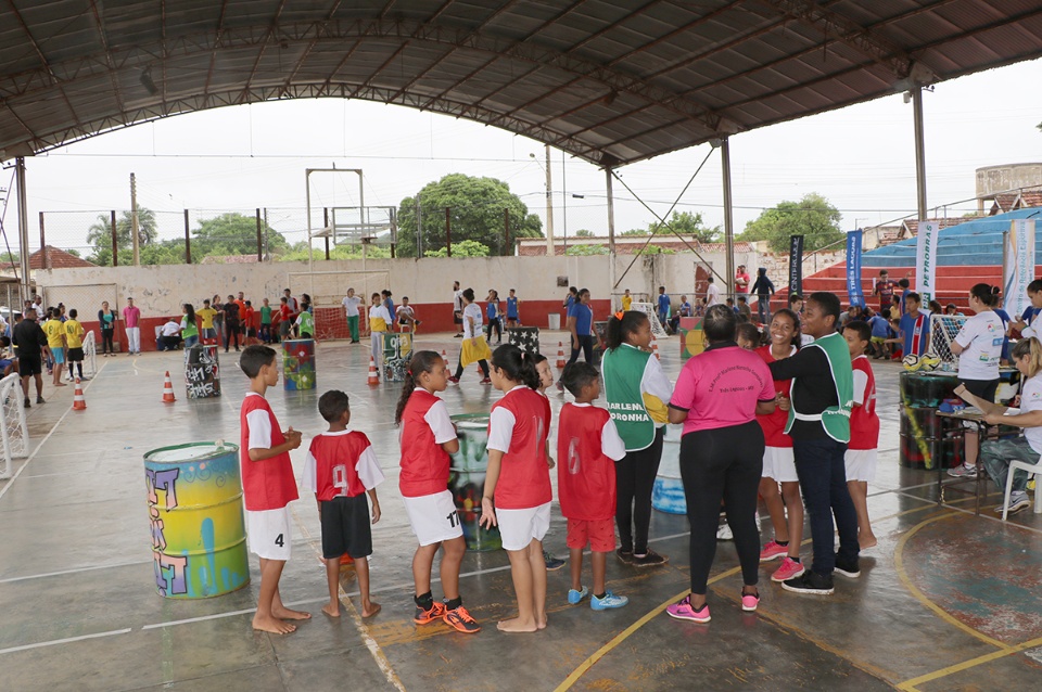 Mesmo com chuva cerca de 500 alunos participaram no sábado dos Jogos Abertos Educacionais da SEMEC