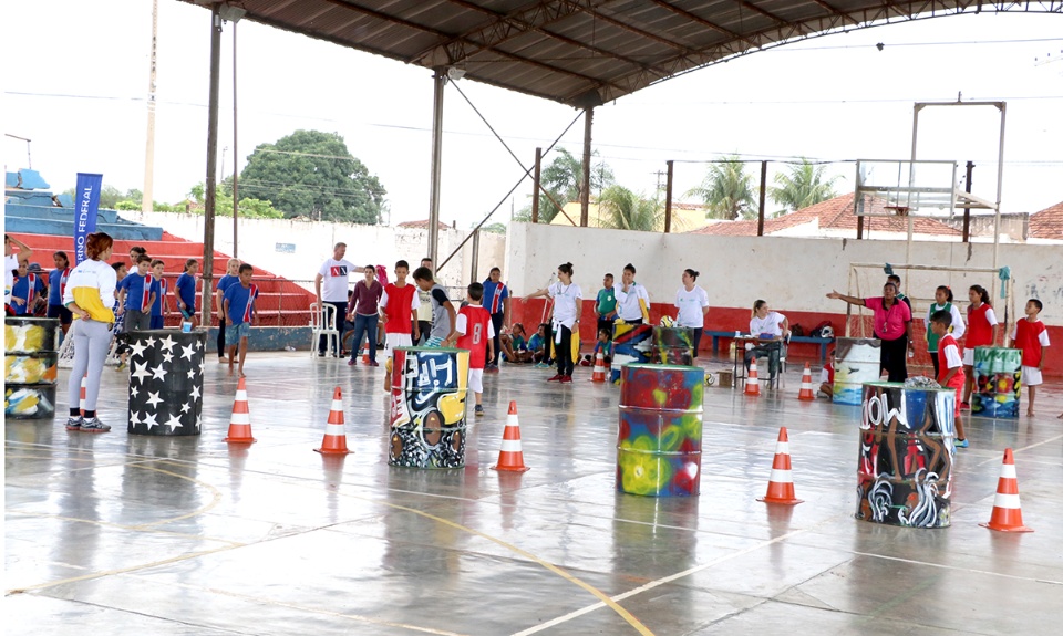 Mesmo com chuva cerca de 500 alunos participaram no sábado dos Jogos Abertos Educacionais da SEMEC