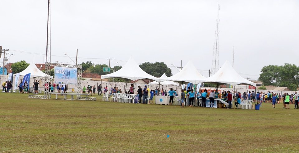 Mesmo com chuva cerca de 500 alunos participaram no sábado dos Jogos Abertos Educacionais da SEMEC