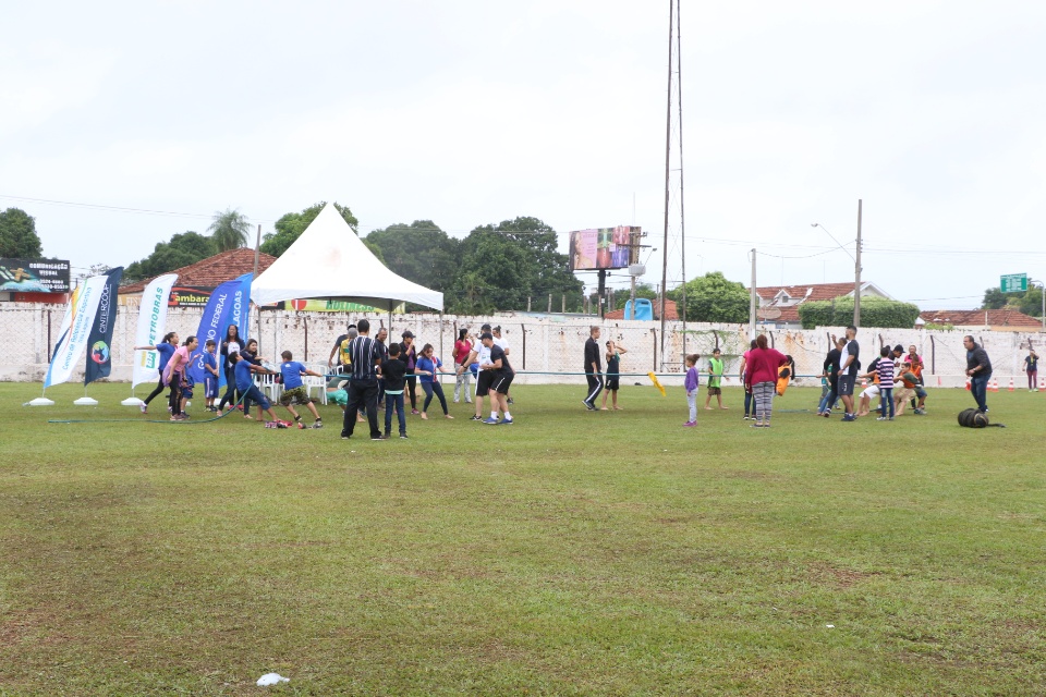 Mesmo com chuva cerca de 500 alunos participaram no sábado dos Jogos Abertos Educacionais da SEMEC