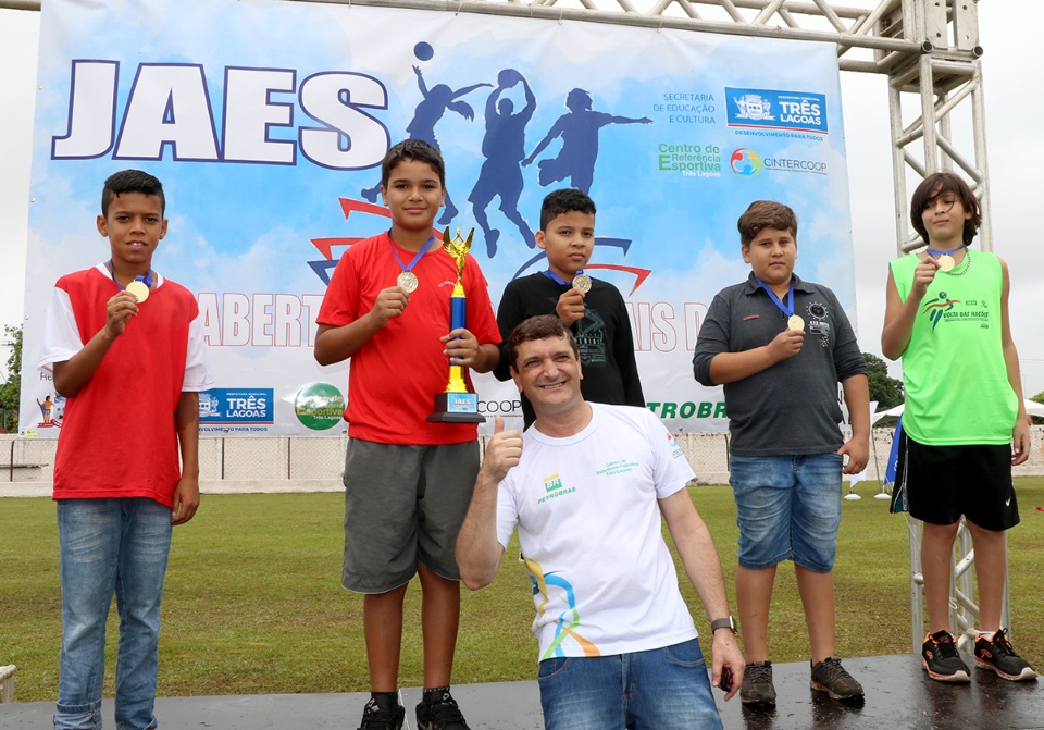 Mesmo com chuva cerca de 500 alunos participaram no sábado dos Jogos Abertos Educacionais da SEMEC