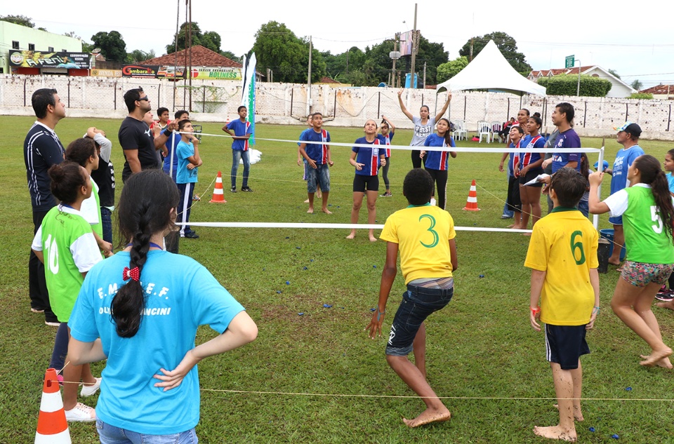 Mesmo com chuva cerca de 500 alunos participaram no sábado dos Jogos Abertos Educacionais da SEMEC