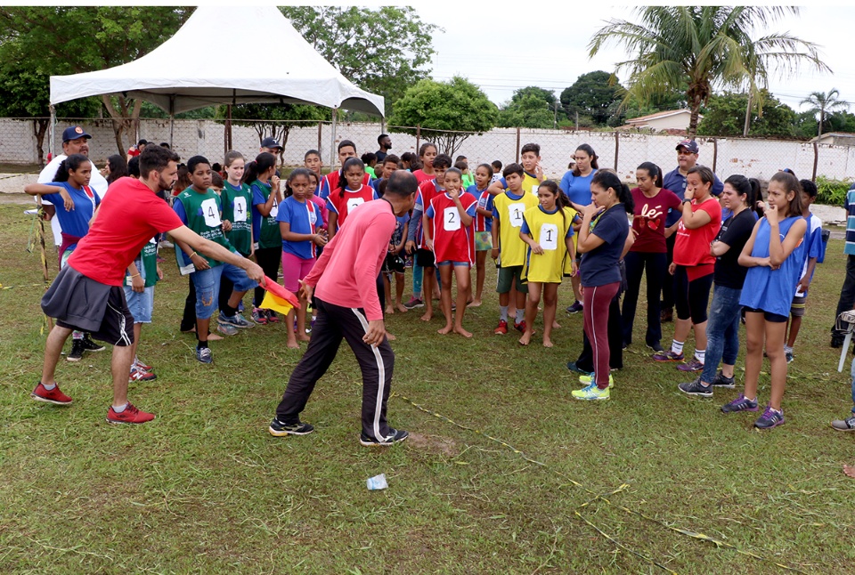 Mesmo com chuva cerca de 500 alunos participaram no sábado dos Jogos Abertos Educacionais da SEMEC