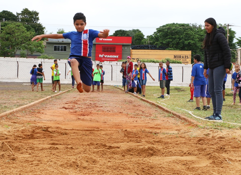 Mesmo com chuva cerca de 500 alunos participaram no sábado dos Jogos Abertos Educacionais da SEMEC