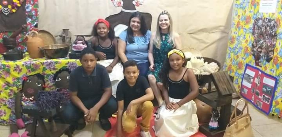 Escola “Elson Lot Rigo” realiza culminância de projeto alusivo à Consciência Negra Escola “Elson Lot Rigo” realiza culminância de projeto alusivo à Consciência Negra