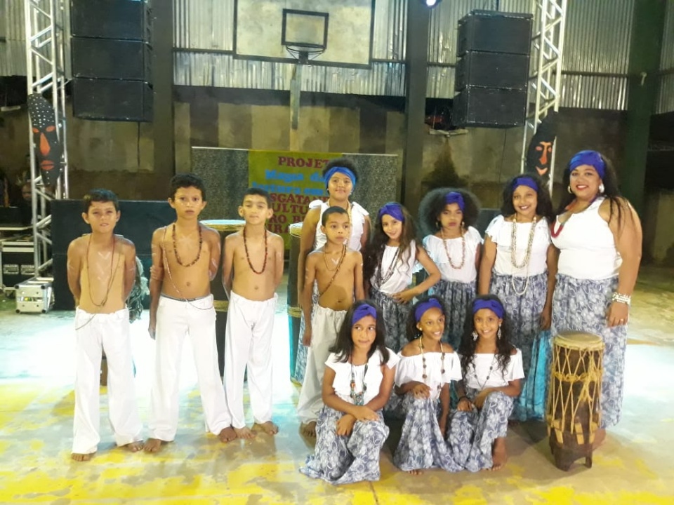 Escola “Elson Lot Rigo” realiza culminância de projeto alusivo à Consciência Negra Escola “Elson Lot Rigo” realiza culminância de projeto alusivo à Consciência Negra