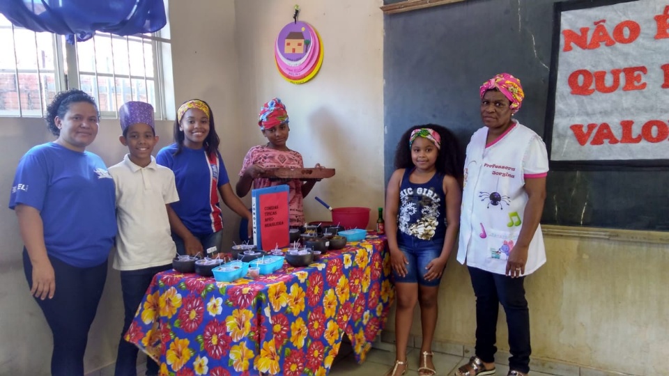 Escola “Elson Lot Rigo” realiza culminância de projeto alusivo à Consciência Negra Escola “Elson Lot Rigo” realiza culminância de projeto alusivo à Consciência Negra