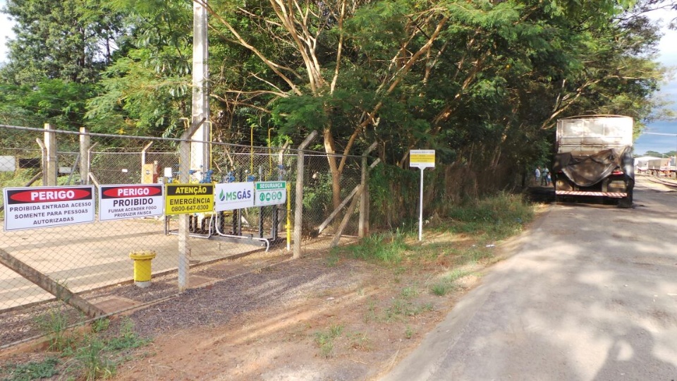 Carreta é consumida por fogo nas proximidades da Cargill em Três Lagoas