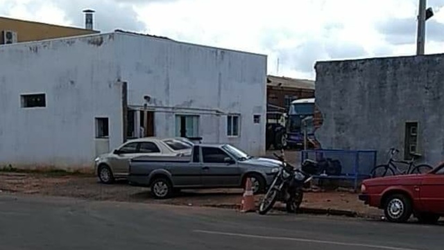 Motoristas fecham entrada de garagem de ônibus em Três Lagoas