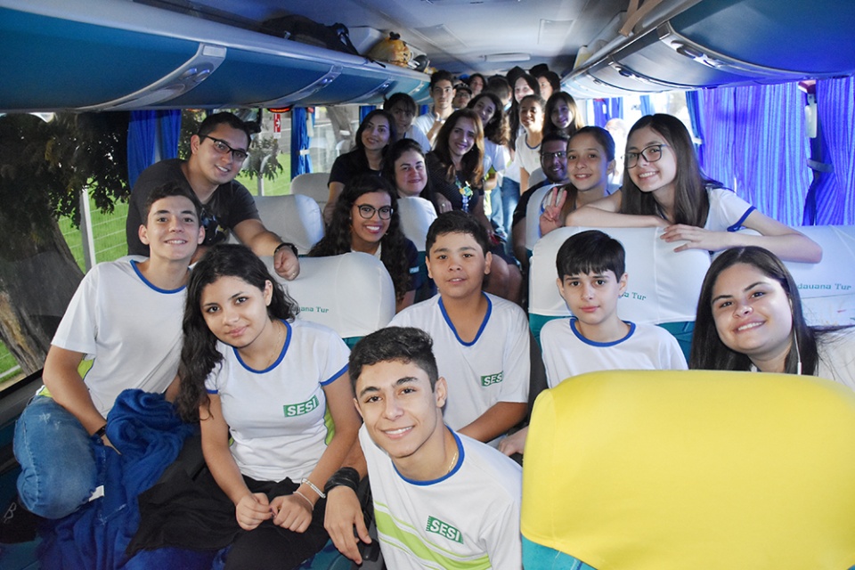 Alunos das escolas do Sesi de MS embarcam para disputar etapa regional de Torneio de Robótica