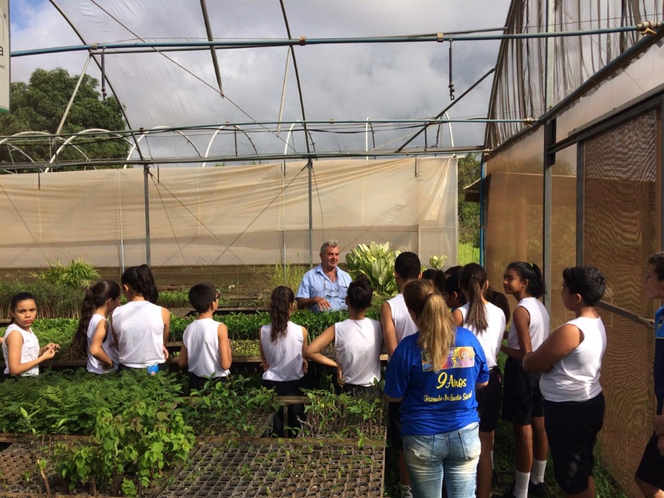 Patrulha Mirim Rodoviária encerra projeto ambiental com visita ao Viveiro Municipal