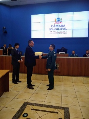 Câmara homenageia militares em sessão solene