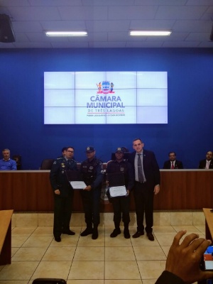 Câmara homenageia militares em sessão solene